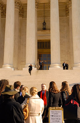 Professor Rob Owen meets with students on the steps of the United States Supreme Court