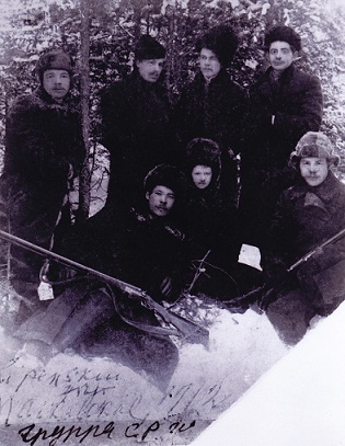 David Rapoport in Siberia with others, 1912. Courtesy of the Briscoe Center for American History.