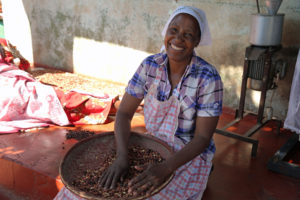Zimbabwe.Nyaradzo-Tavarwisa-homebased-peanut-butter-maker-and-seller-Dovi-World-in-Chitungwiza.2015.Jemal-Countess.adjusted