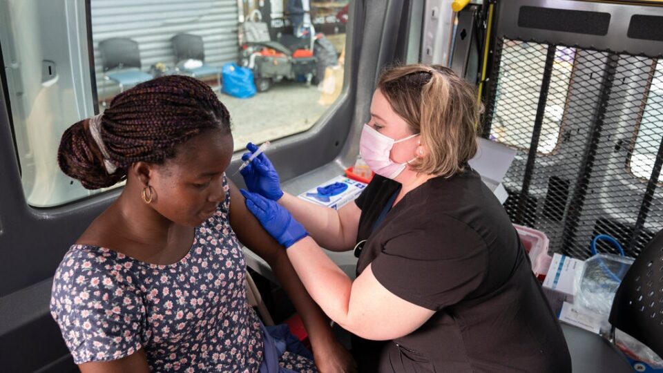 Image of a pop-up Covid-19 vaccination clinic