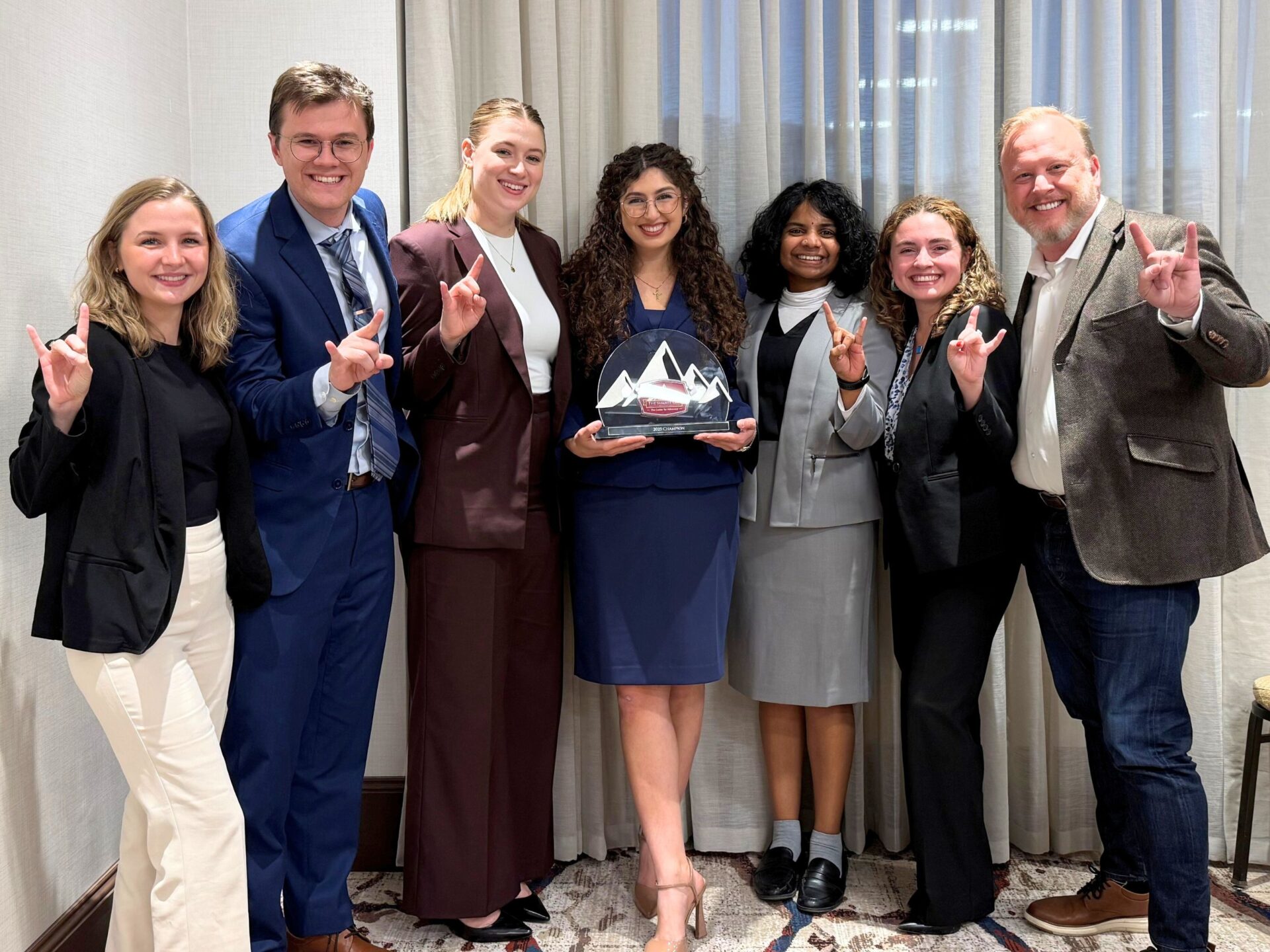 Left to right: Emily Ogden ’23, Drew Ashlock ’27, Emily Layton ’26, Josianne Alwardi ’27, Bhavana Ravala ’27, Aleyna Young ’26, Jay Ellwanger ’01