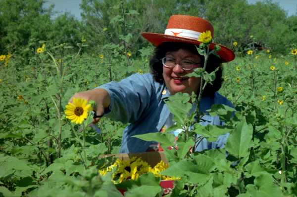 Susana Alemán in field with sunflowers