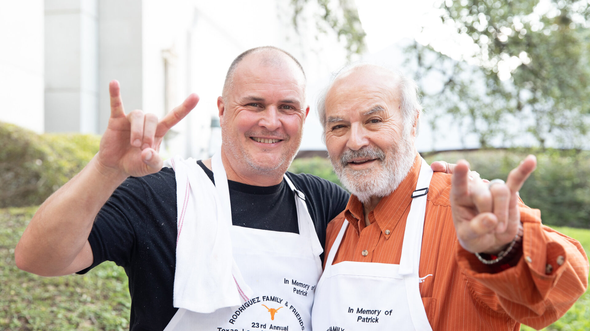 A photo of two alumni at the 2022 Texas Law Tailgate Extravaganza